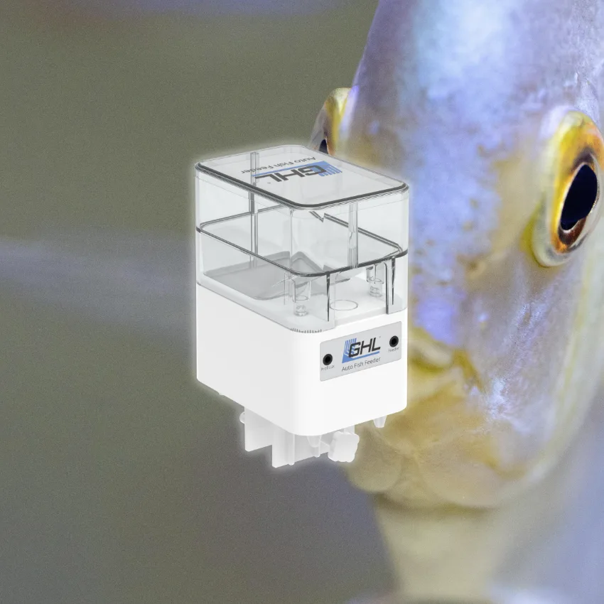 Der GHL Futterautomat erweitert die Aquarienpflege durch die nahtlose Integration mit ProfiLux 4(e) sowie Mini/Light WiFi Controllern. Er bietet automatisierte und manuelle Fütterungsoptionen, gesteuert über die GHL Connect App oder die GHL Control Center Software. Anwender können Fütterungen mit anderen Aquarienabläufen koordinieren, den Füllstand des Futters in Echtzeit überwachen und bis zu vier Futterautomaten unabhängig voneinander steuern.
